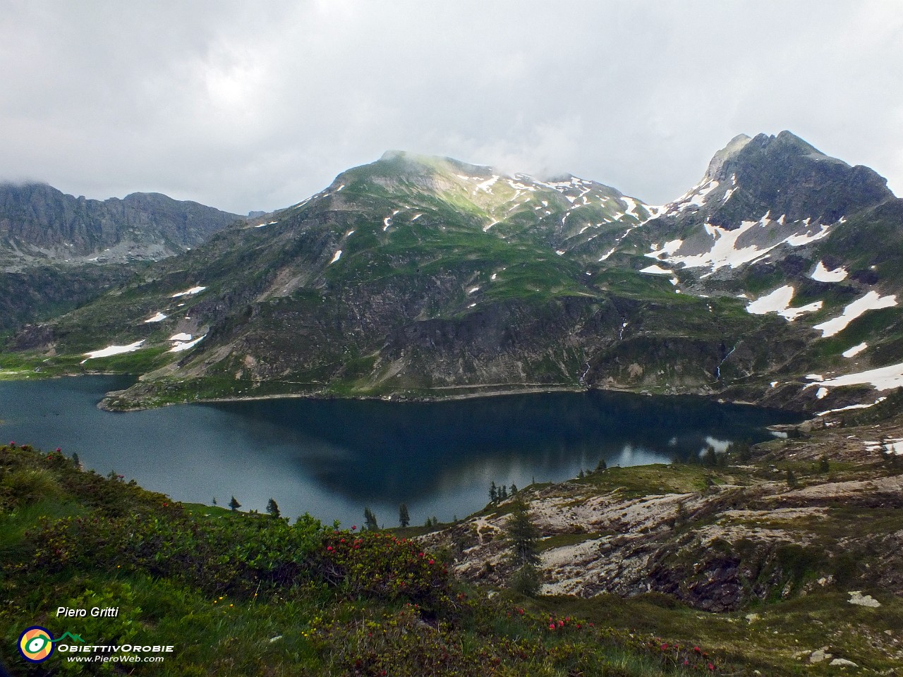 89 Laghi Gemelli con Pizzo Farno e Monte Corte.JPG